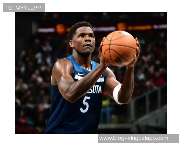 爱德华兹首节表现极端14分闪耀却伴随5次失误与1次技犯